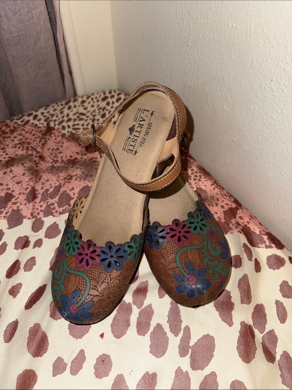 L'Artiste Brown Leather Floral Cutout Mary Jane Flats with Multicolor Flowers
